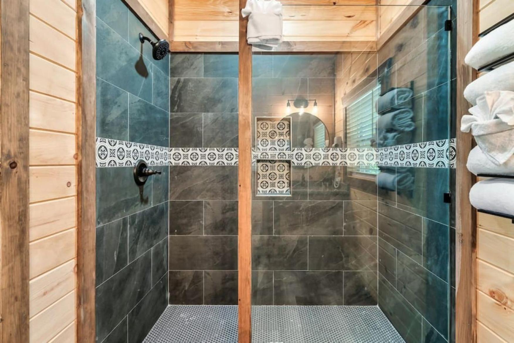 Tranquil Mountain Getaway By Ghosal Luxury Lodging ガトリンバーグ エクステリア 写真